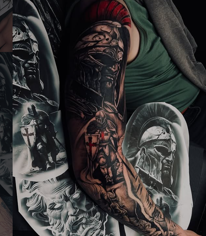Spartaner- und Kreuzritter-Sleeve in Realismus mit rotem Akzent