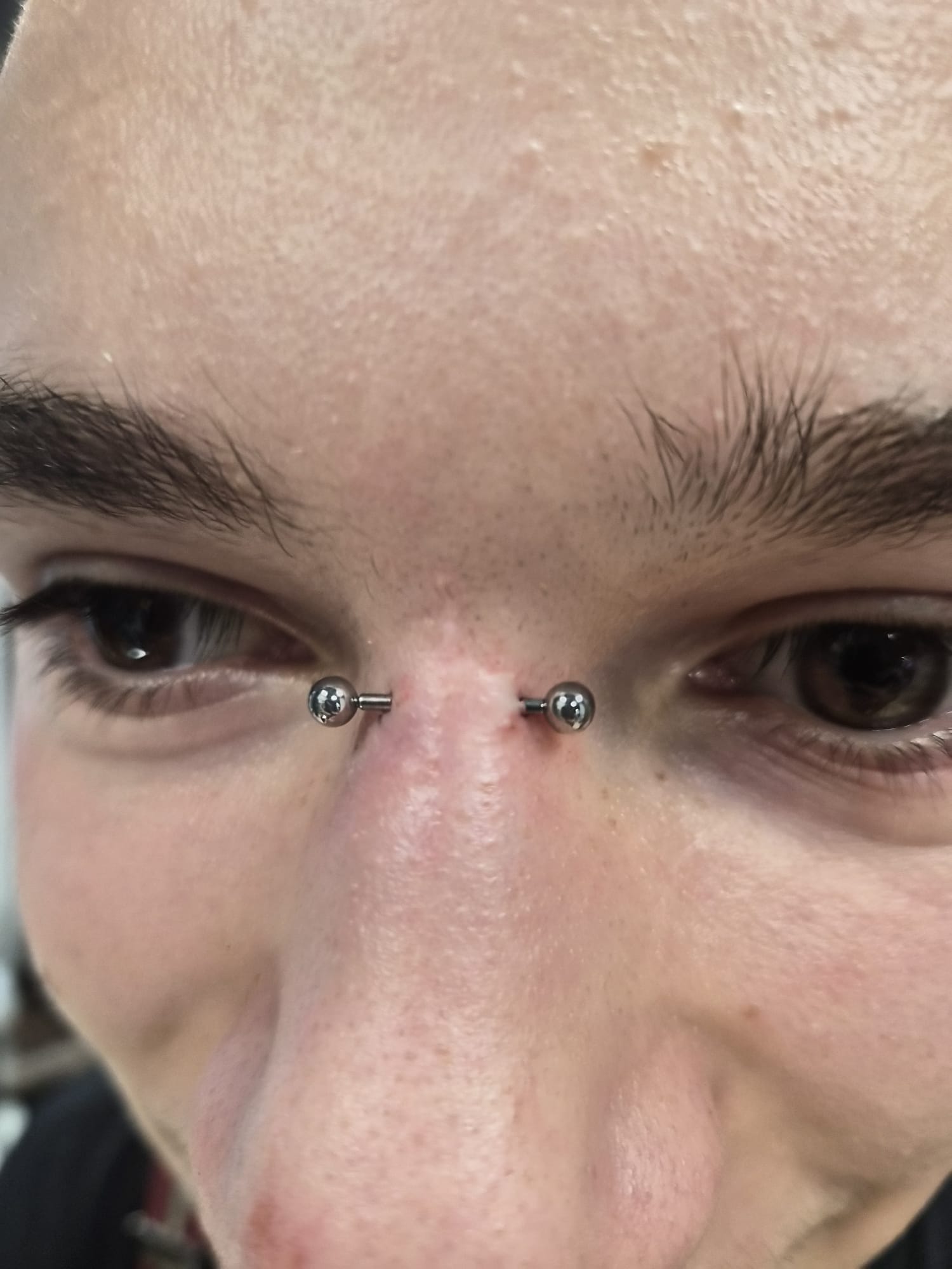 Nasenscheidewand-Piercing (Septum) mit Titan-Barbell von Tati