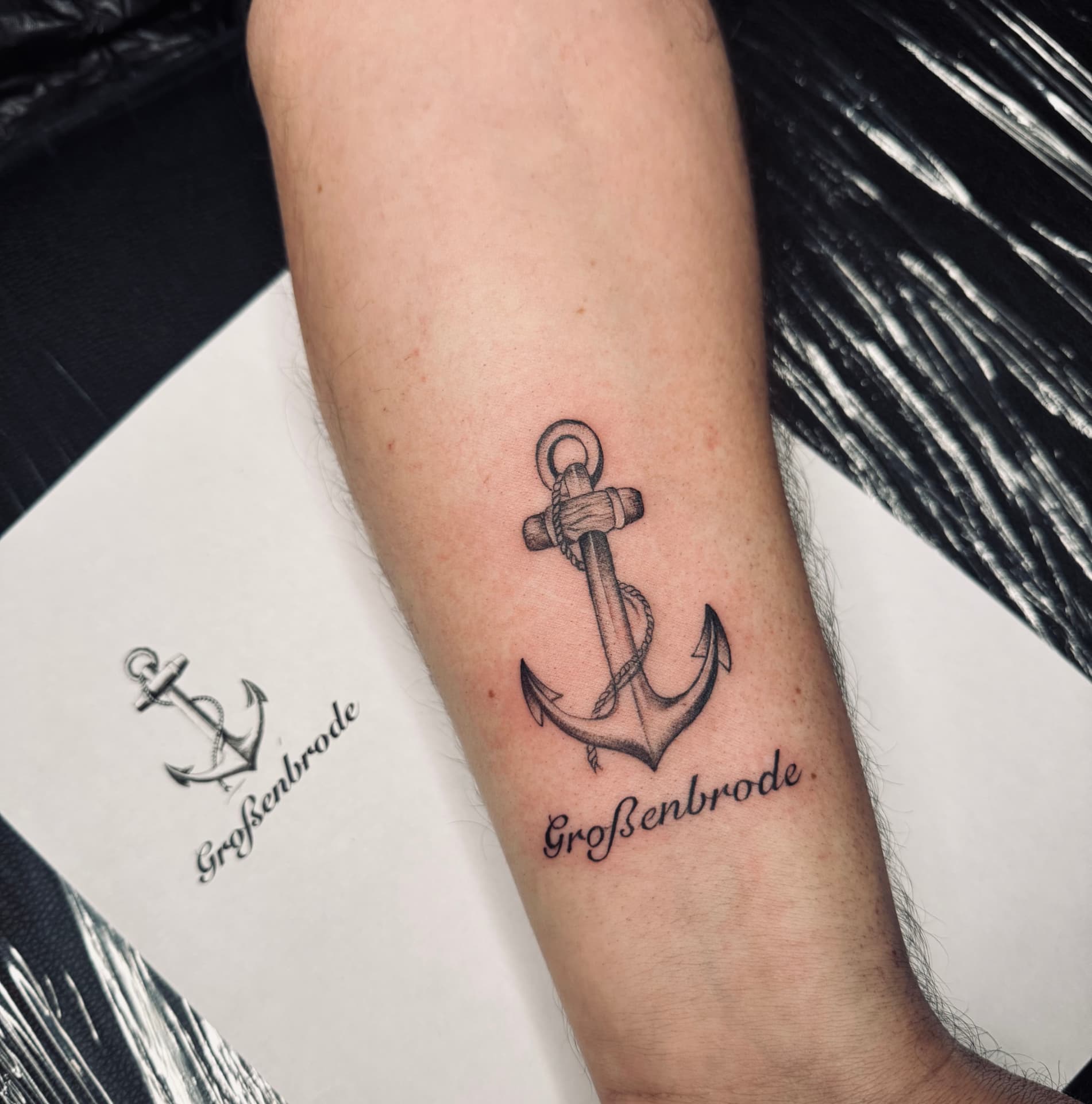 Anker-Tattoo mit Schriftzug Großenbrode am Unterarm inklusive Vorzeichnung